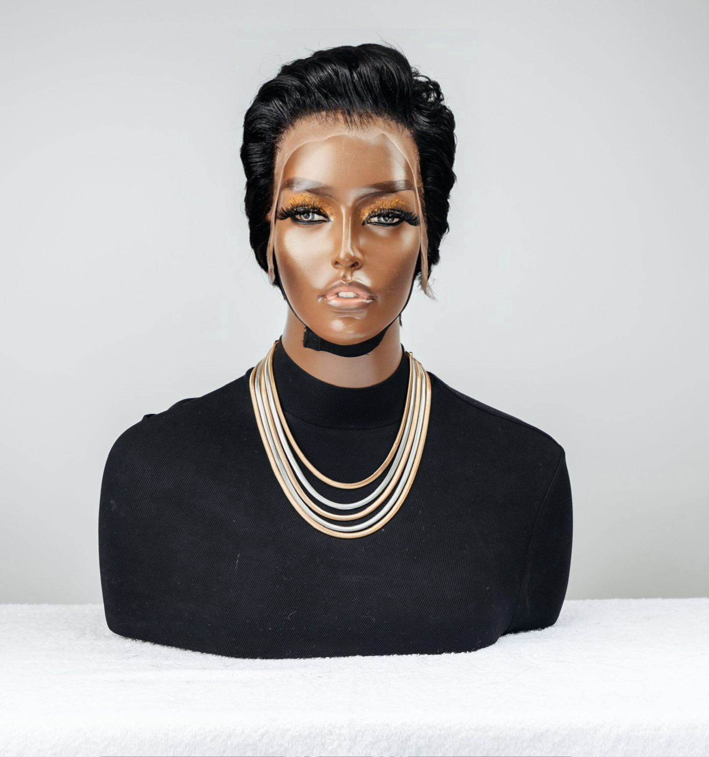 Straight 13x4 pixie has a full-frontal lace wig made with Peruvian human hair.